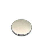 Starker Neodym-Magnet Ø 30 × 3 mm mit 12,6 kg Haftkraft. Ideal zur Befestigung von Metallwerkzeugen an Schürzen für Hufschmiede, Handwerk und Werkstatt.