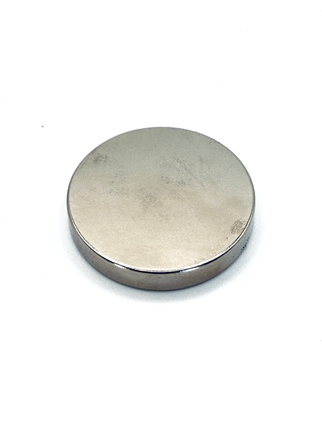 Starker Neodym-Magnet Ø 30 × 5 mm mit 10,6 kg Haftkraft. Ideal zur Befestigung von Metallwerkzeugen an Schürzen für Hufschmiede, Handwerk und Werkstatt.