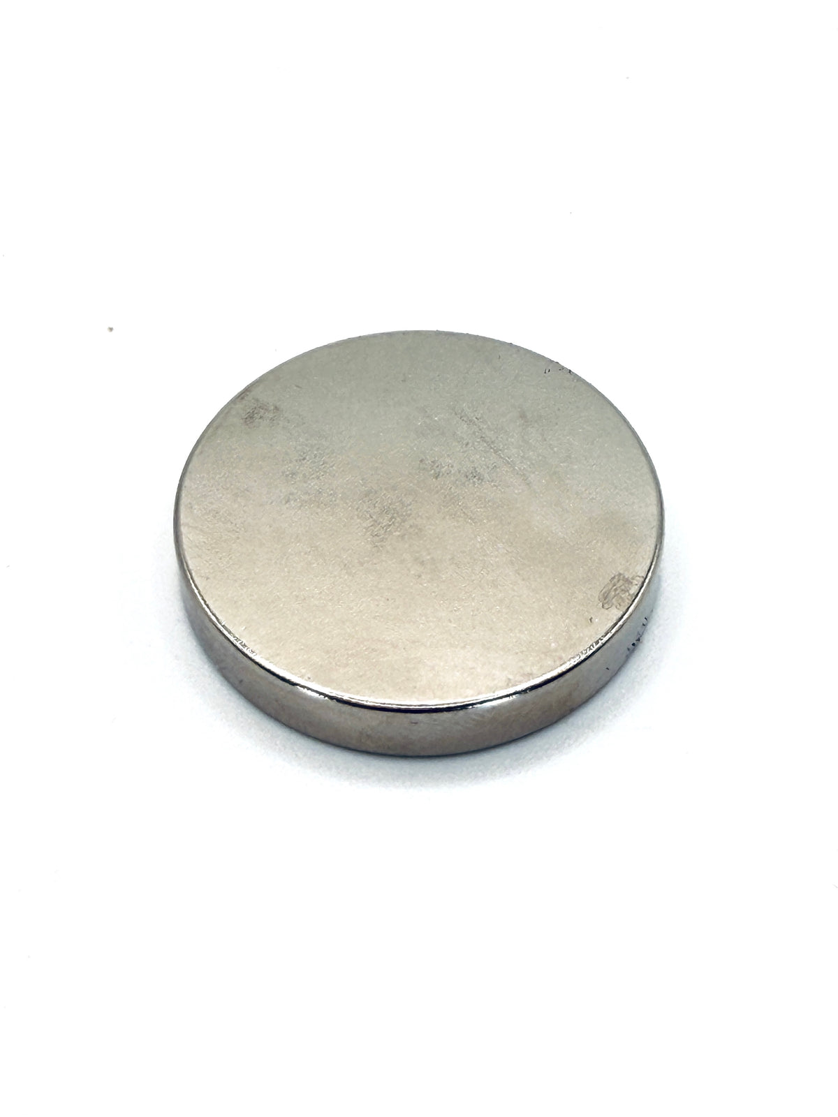 Starker Neodym-Magnet Ø 30 × 5 mm mit 10,6 kg Haftkraft. Ideal zur Befestigung von Metallwerkzeugen an Schürzen für Hufschmiede, Handwerk und Werkstatt.